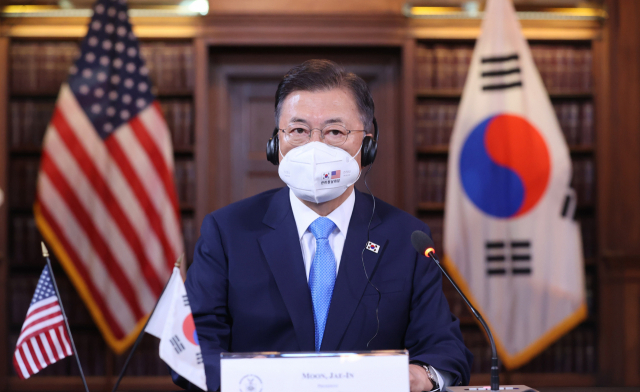 미국을 방문중인 문재인 대통령이 21일 오전(현지시간) 워싱턴 미 상무부에서 열린 한·미 비즈니스 라운드 테이블 행사에 참석해 있다. 연합뉴스