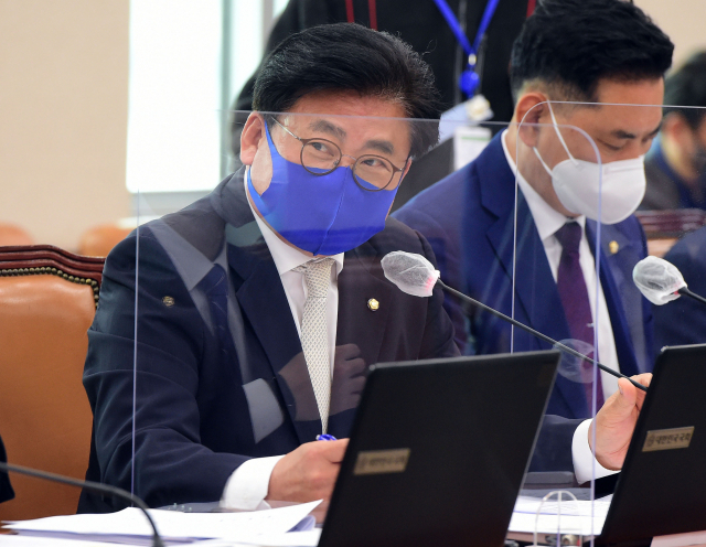 더불어민주당 소병훈 의원이 4일 국회 국토교통위원회에서 열린 노형욱 국토교통부 장관 후보자 인사청문회에서 질의하고 있다. 연합뉴스