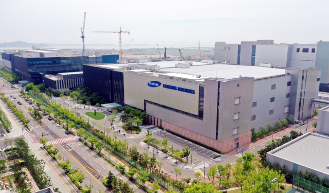 23일 오후 인천시 연수구 송도국제도시 삼성바이오로직스 건물이 우뚝 서 있다. 삼성바이오로직스와 모더나는 전날 미국 워싱턴DC에서 열린 