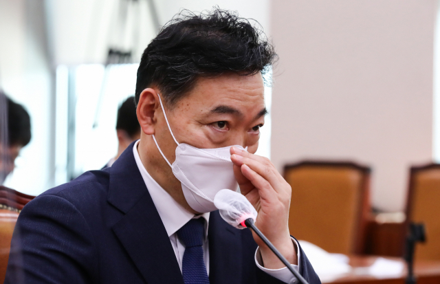 김오수 검찰총장 후보자가 26일 국회 법제사법위원회에서 열린 인사청문회에서 의원들로부터 질문받고 있다. 연합뉴스