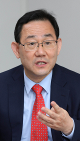 주호영 국민의힘 당 대표 후보가 27일 오후 매일신문과 인터뷰를 하고 있다. 정운철 기자 woon@imaeil.com