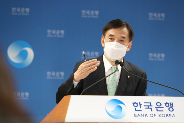 이주열 한국은행 총재가 15일 서울 중구 한국은행에서 열린 통화정책방향 기자간담회에서 발언하고 있다. 연합뉴스