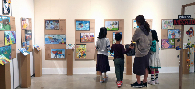렘브란트의 풍차 대구율하센터, 출판기념 전시회. 사진은 2019년 전시회 모습.