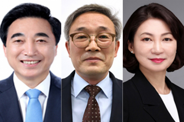 문재인 대통령은 28일 오전 일부 비서관 인사를 단행했다. 왼쪽부터 정만호 국민소통수석 후임에 박수현 전 청와대 대변인. 시민사회수석에 내정된 방정균 상지대 사회협력 부총장. 경제보좌관에 내정된 남영숙 주노르웨이 대사. 연합뉴스