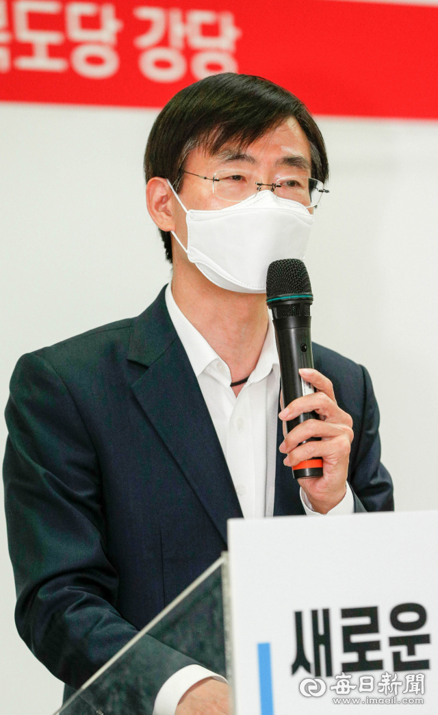 국민의힘 당 대표 예비 경선을 통과한 조경태 의원이 28일 대구 수성구 범어동 국민의힘 경북도당에서 개최된 당직자 간담회에 참석해 당원들에게 지지를 호소하고 있다. 우태욱 기자 woo@imaeil.com