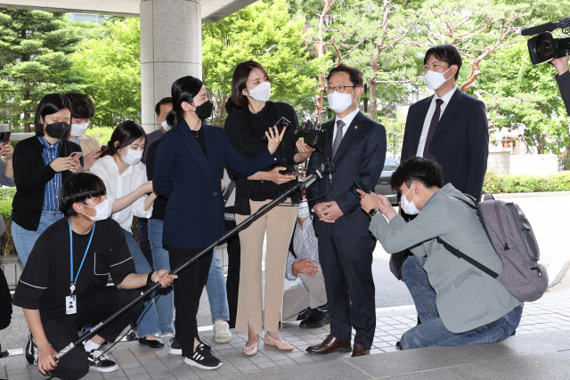석민 디지털논설실장/ 경영학박사. 사회복지사