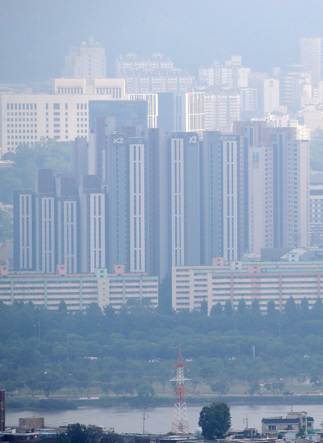 서울 남산에서 바라본 서초구 일대의 모습. 연합뉴스