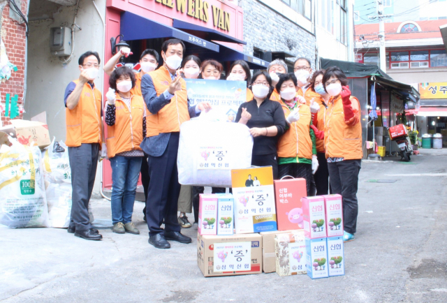 27일 달서구 두류동에서 삼익신협 임직원들이 