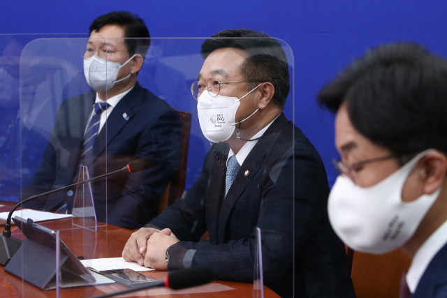 더불어민주당 윤호중 원내대표가 28일 국회에서 열린 최고위원회의에서 발언하고 있다. 연합뉴스