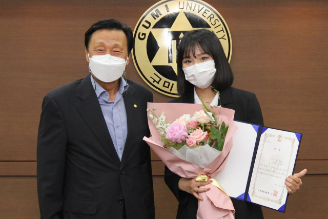 정창주(왼쪽) 구미대 총장이 