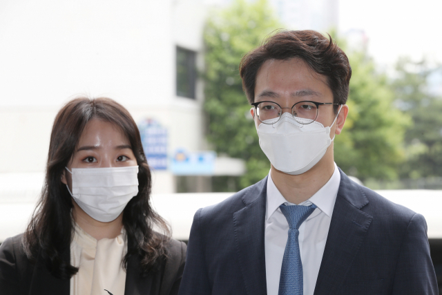 고 손정민씨 친구 A씨의 법률 대리를 맡은 변호사가 1일 자신이 SBS 기자와 친형제여서 SBS 프로그램 