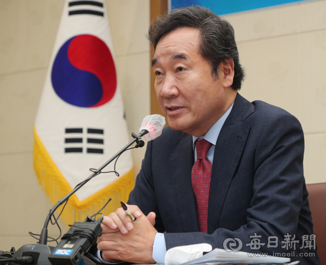 이낙연 더불어민주당 전 대표가 1일 대구시의회에서 기자 간담회를 갖고 있다. 성일권 기자 sungig@imaeil.com