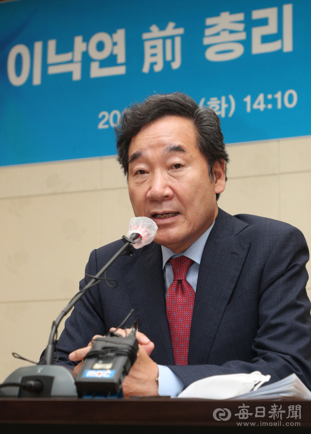 이낙연 더불어민주당 전 대표가 1일 대구시의회에서 기자 간담회를 갖고 있다. 성일권 기자 sungig@imaeil.com