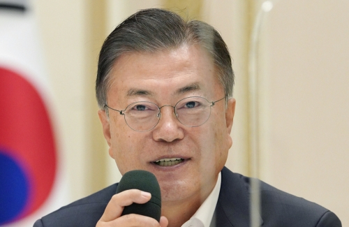 문재인 대통령이 3일 오전 청와대 영빈관에서 열린 더불어민주당 초선의원 초청 간담회에서 발언을 하고 있다. 연합뉴스