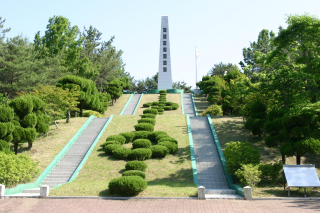 6월의 현충시설로 선정된 창녕 남지 낙동강변의 박진지구전적비 전경. 손흥태 기자