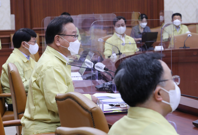 김부겸 국무총리가 6월 6일 정부서울청사에서 열린 코로나19 대응 중앙재난안전대책본부(중대본) 회의를 주재하고 있다. 연합뉴스