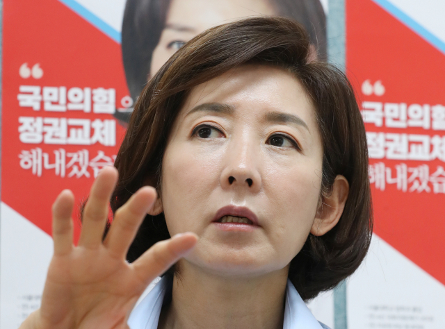 국민의힘 당 대표 선거에 출마한 나경원 후보가 서울 여의도 선거캠프에서 열린 연합뉴스와의 인터뷰에서 내년 대통령선거에서 야권 단일후보의 중요성과 당 대표의 역할 등에 대한 생각을 밝히고 있다. 연합뉴스