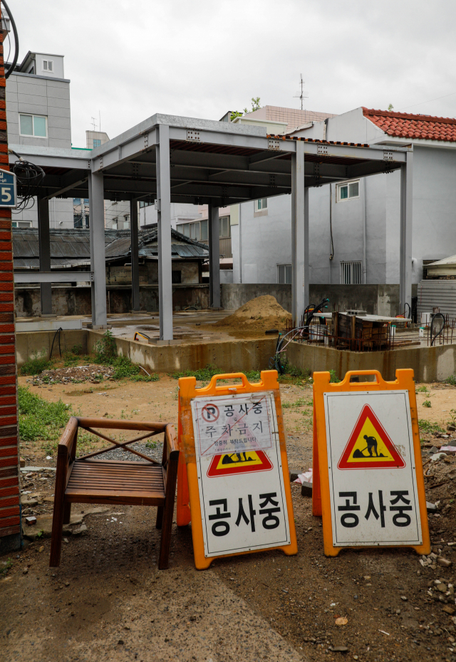 지난달 20일 대구 북구 대현동 경북대 서문 인근 이슬람사원 건축현장. 주민 반발로 지난 2월부터 공사가 중단된 채 방치돼 있다. 매일신문 DB