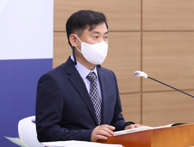 김영훈 기획재정부 경제분석과장이 11일 오전 세종시 정부세종청사에서 2021년 6월 최근경제동향을 발표하고 있다. 연합뉴스