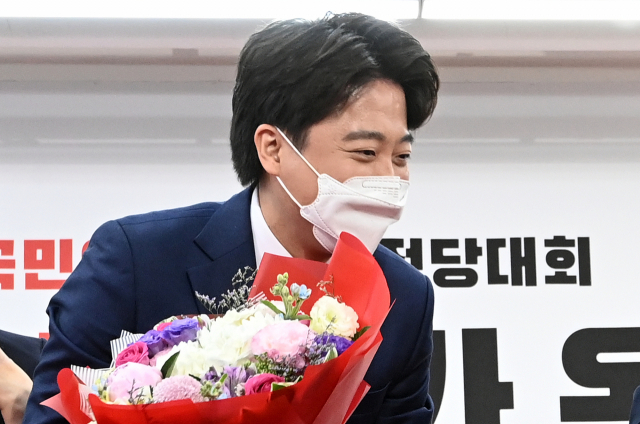 11일 서울 여의도 국민의힘 당사에서 열린 전당대회에서 이준석 신임 당 대표가 밝은 표정을 짓고 있다. 연합뉴스
