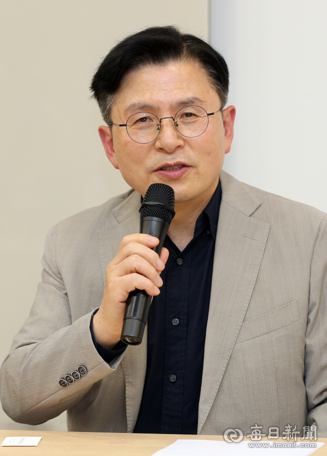 황교안 전 미래통합당(현 국민의힘) 대표가 13일 대구 중구 스테이션센터에서 기자간담회를 하고 있다. 성일권 기자 sungig@imaeil.com