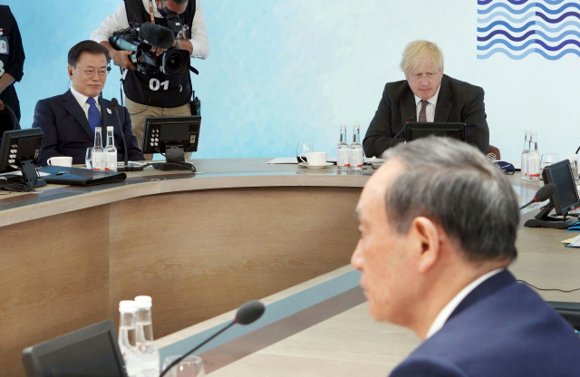 G7 정상회의 참석차 영국을 방문 중인 문재인 대통령이 13일(현지시간) 영국 콘월 카비스베이에서 열린 