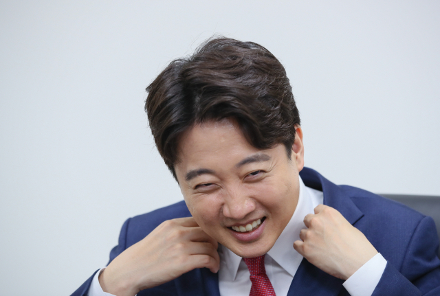 국민의힘 이준석 새 대표가 서울 여의도 중앙당사에서 연합뉴스와 인터뷰하고 있다. 연합뉴스