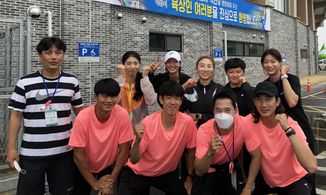 안동시청 육상경기단이 17일 익산에서 끝난 제50회 전국종별육상경기선수권대회에서 금메달 4개를 따내는 성적을 거두었다. 안동시 제공