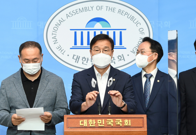 더불어민주당 위성곤 의원이 24일 오전 서울 여의도 국회 소통관에서 더불어민주당 정책의견·정치행동 그룹 