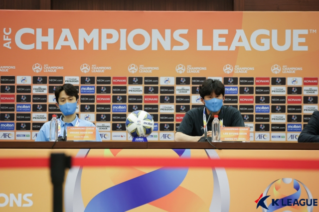 대구FC 이병근 감독(오른쪽)과 황순민이 28일 2021 아시아축구연맹(AFC) 챔피언스리그(ACL) 유나이티드 시티(필리핀)와 조별리그 2차전을 앞두고 기자회견을 하고 있다. 대구FC 제공