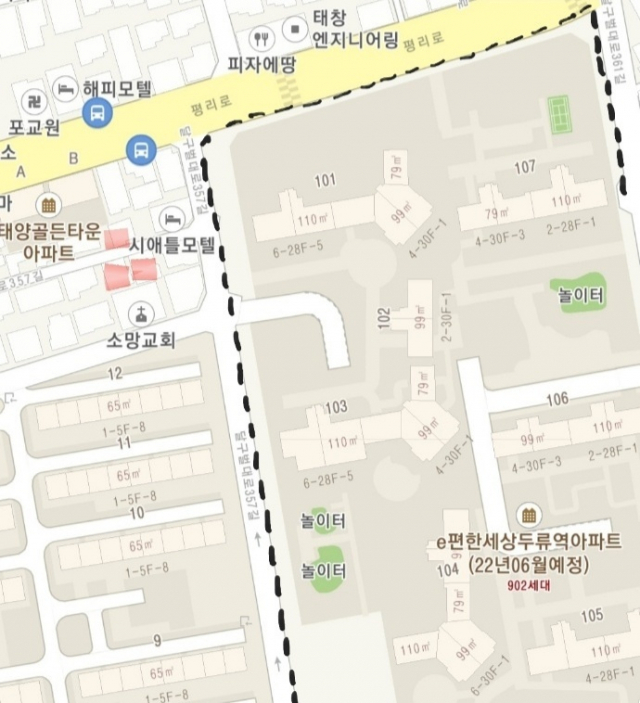 왼쪽에 빨간점 찍힌 곳이 피해를 주장하는 가구들이다. 오른쪽에 점선은 공사현장. 카카오맵 캡처