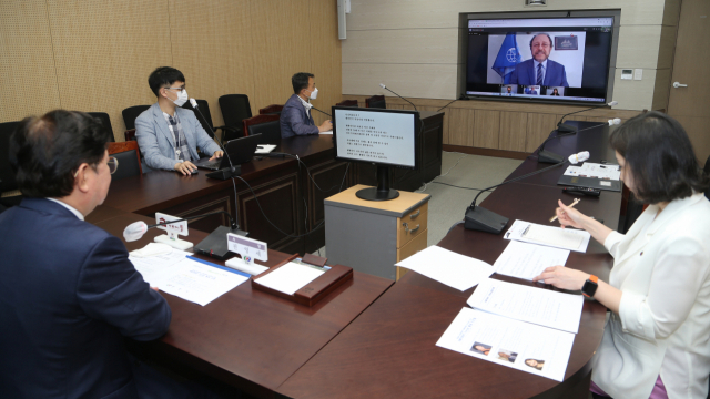 권영세 안동시장이 온.오프라인으로 진행된 암포트 포럼에서 세계 관광 리더들과 함께 미래의 관광정책 방향에 대해 얘기했다. 권 시장은 안동시가 청년들을 위한 관광정책을 편다고 밝혔다. 안동시 제공