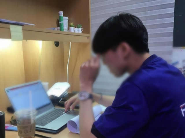 최종 목표인 취업을 위한 중간단계로, 편입을 준비 중이라는 전모(20) 씨.