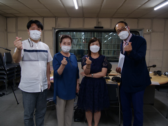 대구가톨릭평화방송(CPBC)와 TV매일신문이 공동기획한 [소상공인, 내일의 희망을 외치다], 왼쪽부터 우웅택 PD, 윤선주 회장, 유혜숙 교수, 권성훈 앵커. 대구CPBC 제공