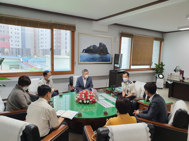 대구 중부소방서(서장 우병욱)는 지난 5일 남·여 의용소방대장, 119시민안전봉사단장 등과 함께 관변단체 간담회를 실시했다. 대구 중부소방서 제공