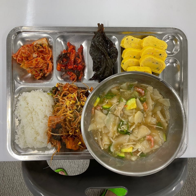 해군 609전대 해상생환훈련대 급식 제보 사진. 육군훈련소 대신 전해드립니다
