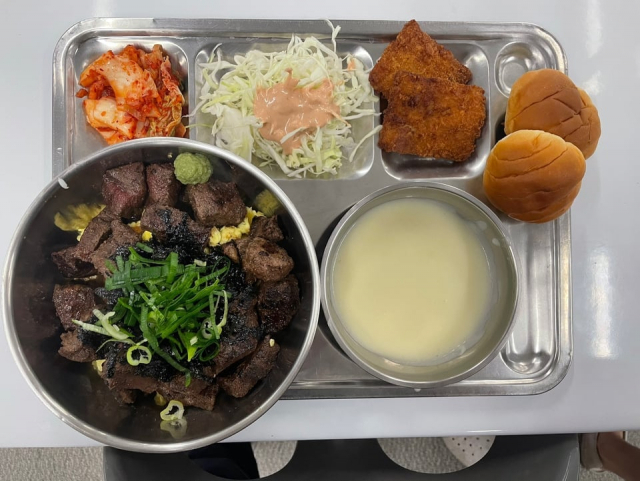 해군 609전대 해상생환훈련대 급식 제보 사진. 육군훈련소 대신 전해드립니다