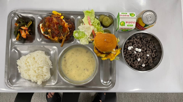 해군 609전대 해상생환훈련대 급식 제보 사진. 육군훈련소 대신 전해드립니다