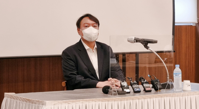 야권 대권주자인 윤석열 전 검찰총장이 6일 대전을 찾아 언론 간담회를 하고 있다. 연합뉴스