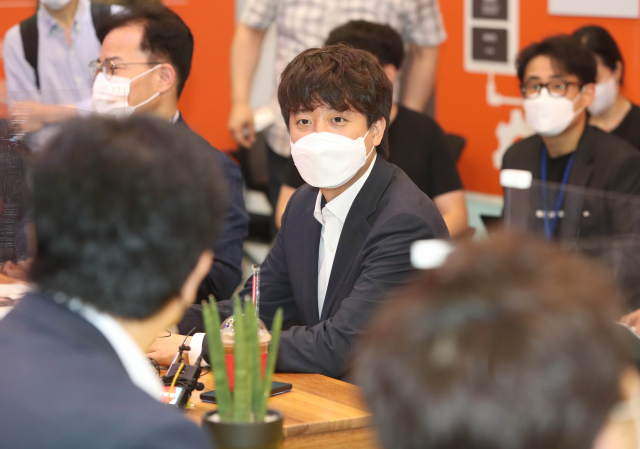 국민의힘 이준석 대표가 7일 오전 대구를 방문해 대구삼성창조캠퍼스에서 청년 창업자들과 간담회에서 발언하고 있다. 연합뉴스