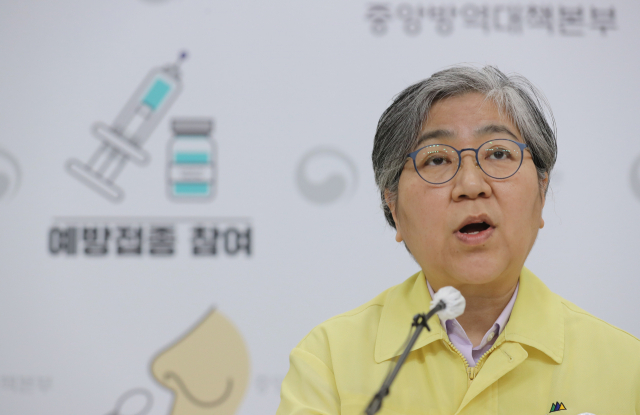 정은경 질병관리청장이 5일 오후 충북 청주시 질병관리청에서 예방접종 계획, 코로나19 현황 등에 관한 브리핑을 하고 있다. 연합뉴스