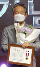 김중영(69) 예음색소폰오케스트라 대표지휘자.
