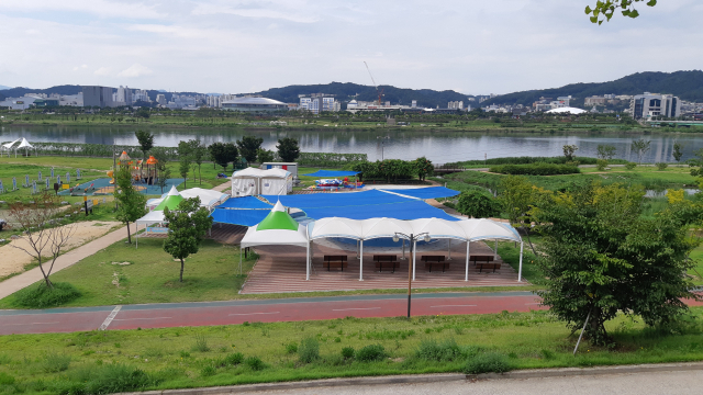 안동 강변시민공원 어린이물놀이장 전경. 안동시 제공