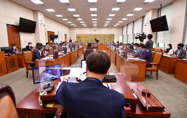 30일 서울 여의도 국회에서 문화체육관광위원회 전체회의가 열리고 있다. 연합뉴스