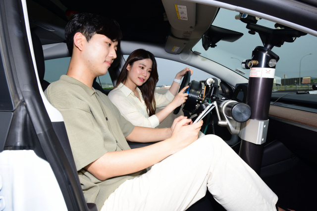 영진전문대 학생들이 전기차 관련 실습을 하고 있다. 영진전문대 제공