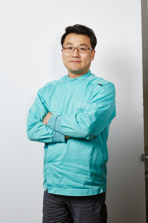[정성치과] 치주질환도 만성질환…지속적으로 관리해야 