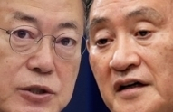 문재인 대통령, 스가 요시히데 일본 총리. 연합뉴스