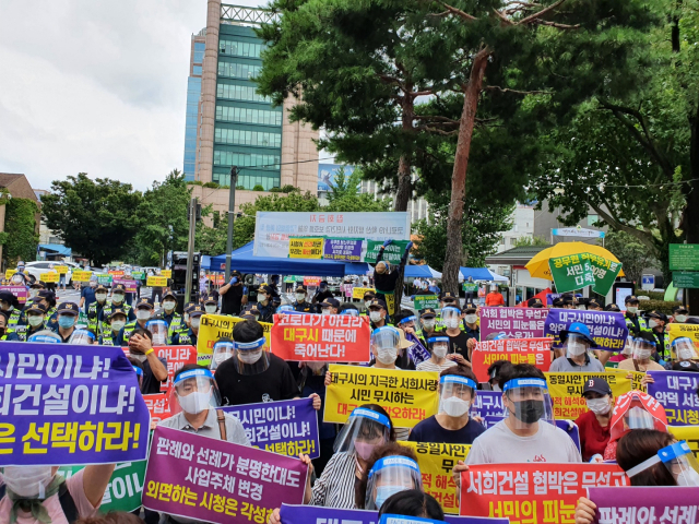 지난해 내당지역주택조합 주상복합아파트 건설사업과 관련한 조합원 시위. 매일신문 DB