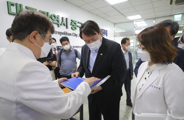 지난 7월 계명대 대구동산병원을 찾은 윤석열 후보. 매일신문DB
