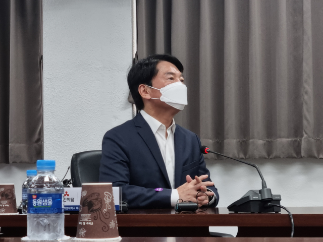 21일 안철수 국민의당 대표가 지난해 의료봉사활동을 했던 대구동산병원을 1년 3개월만에 다시 찾아 